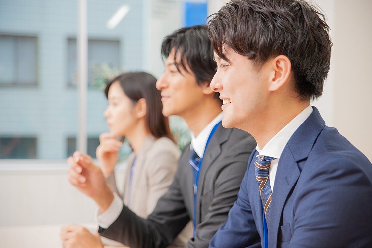 定期的な面談や教育の実施